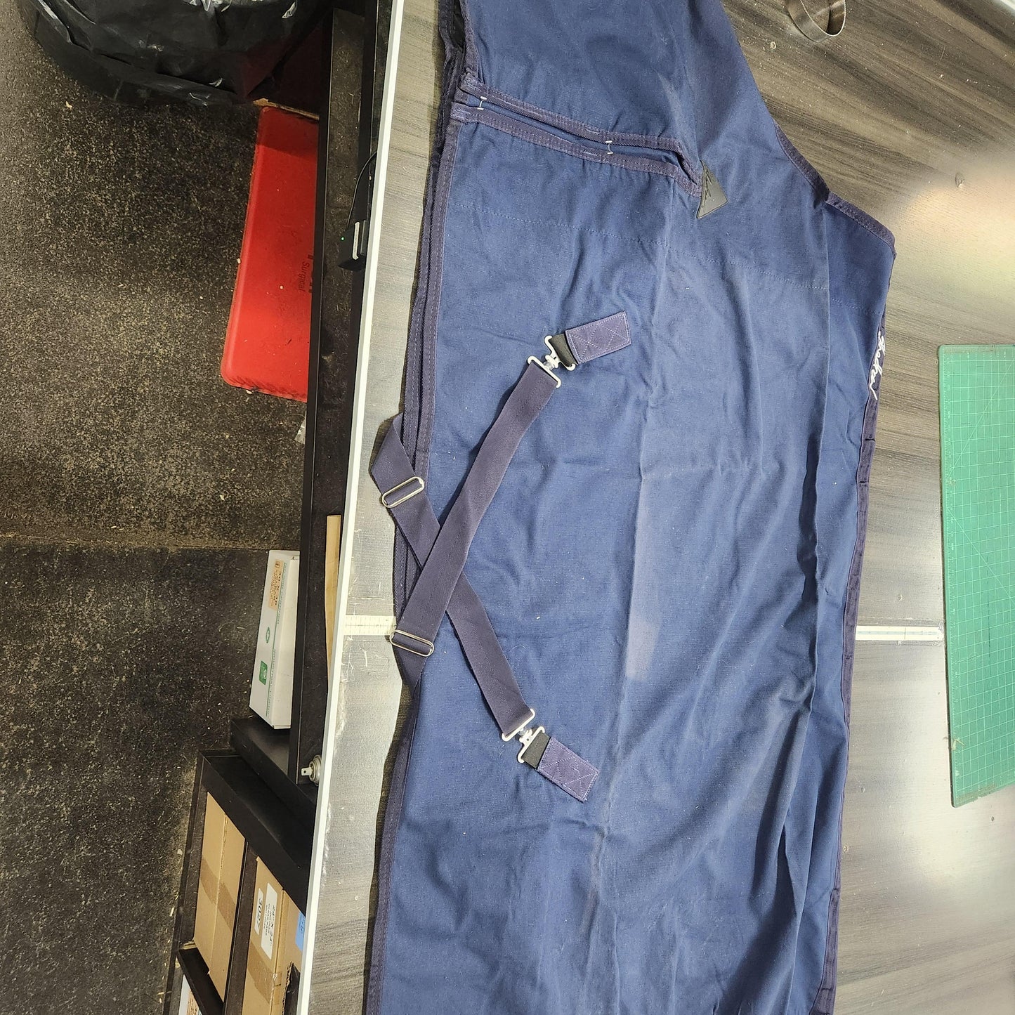 Shedrow 80" blue stable