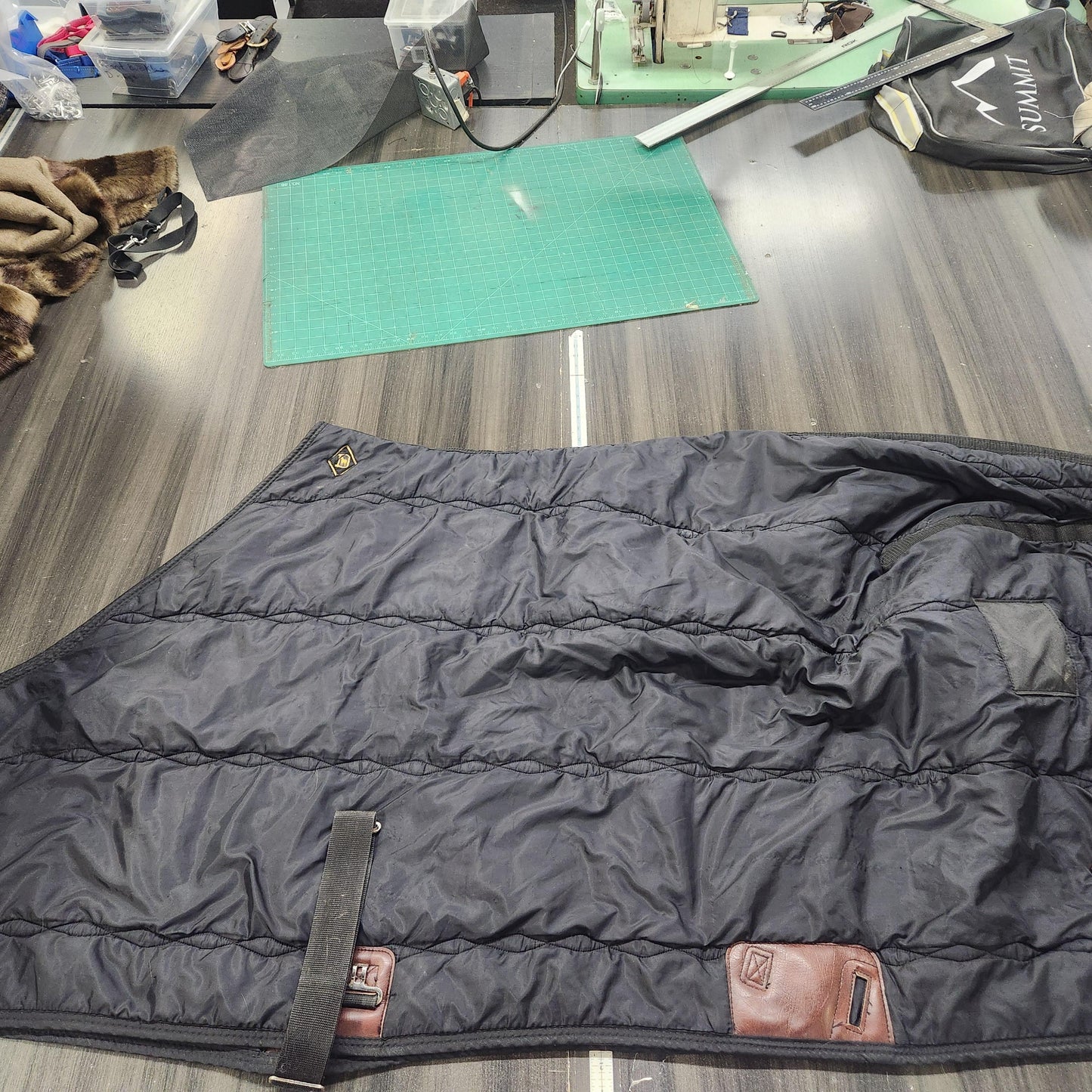 Big D 78 winter stable with tail strap